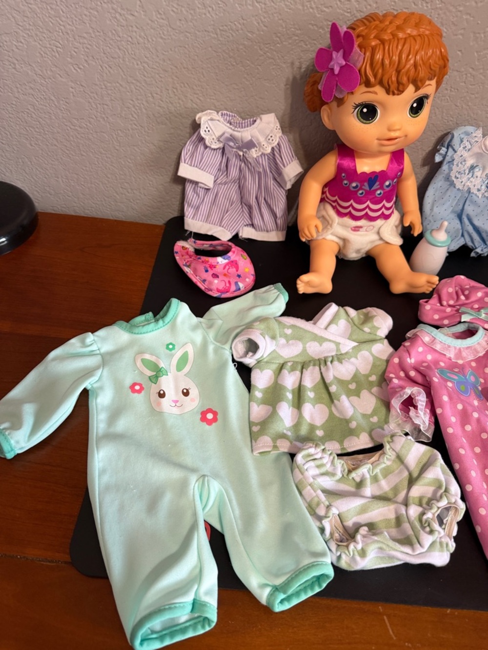 2017 Hasbro Baby Alive Shimmer & Splash Doll with extra Outfits/Clothes - Picture 6 of 12